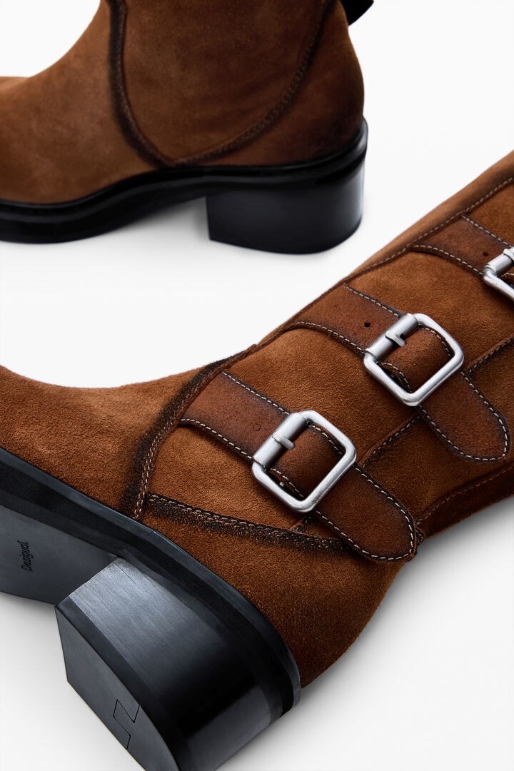 High leather boot with buckles | Desigual