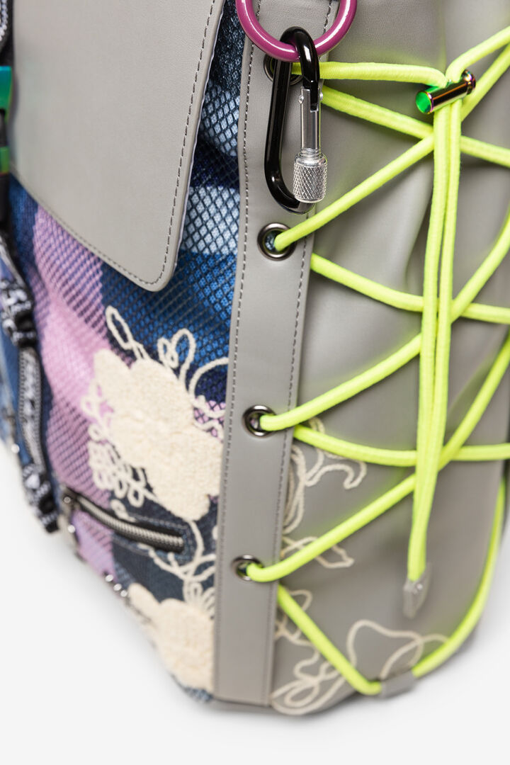 Square backpack with flowers and checks | Desigual