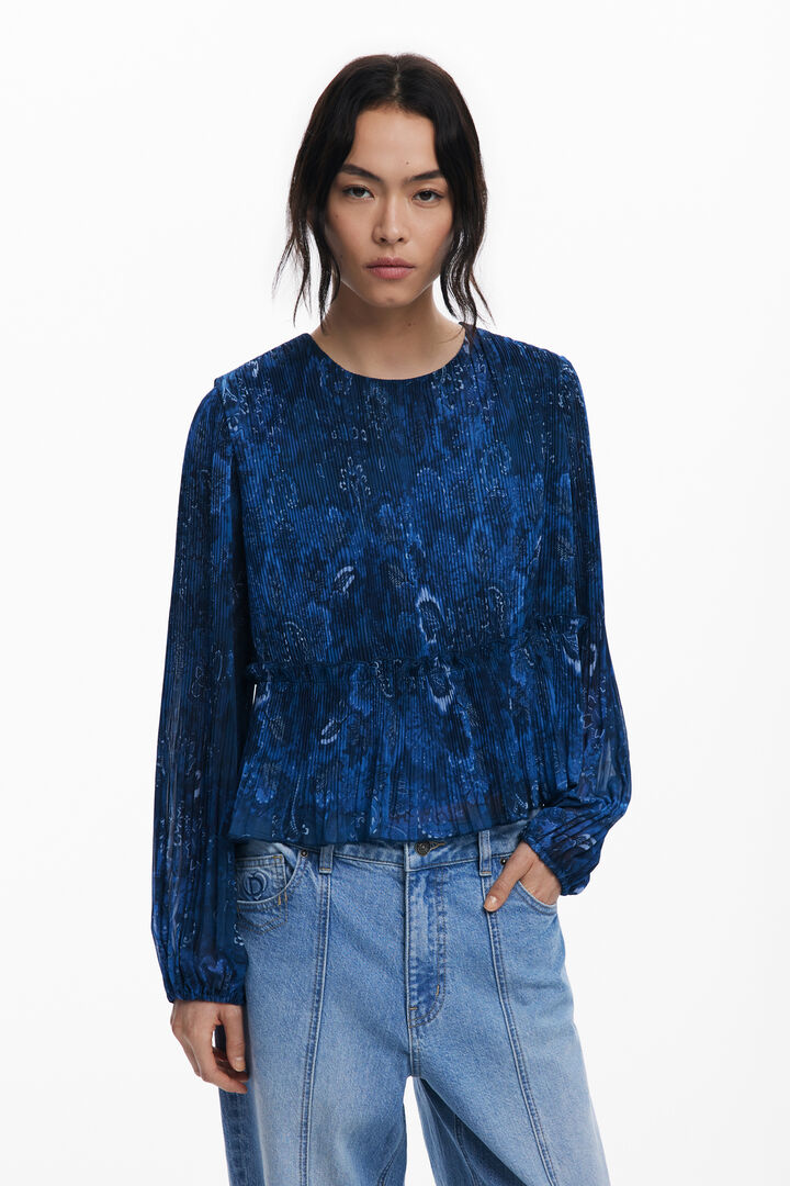 Long-sleeve pleated blouse