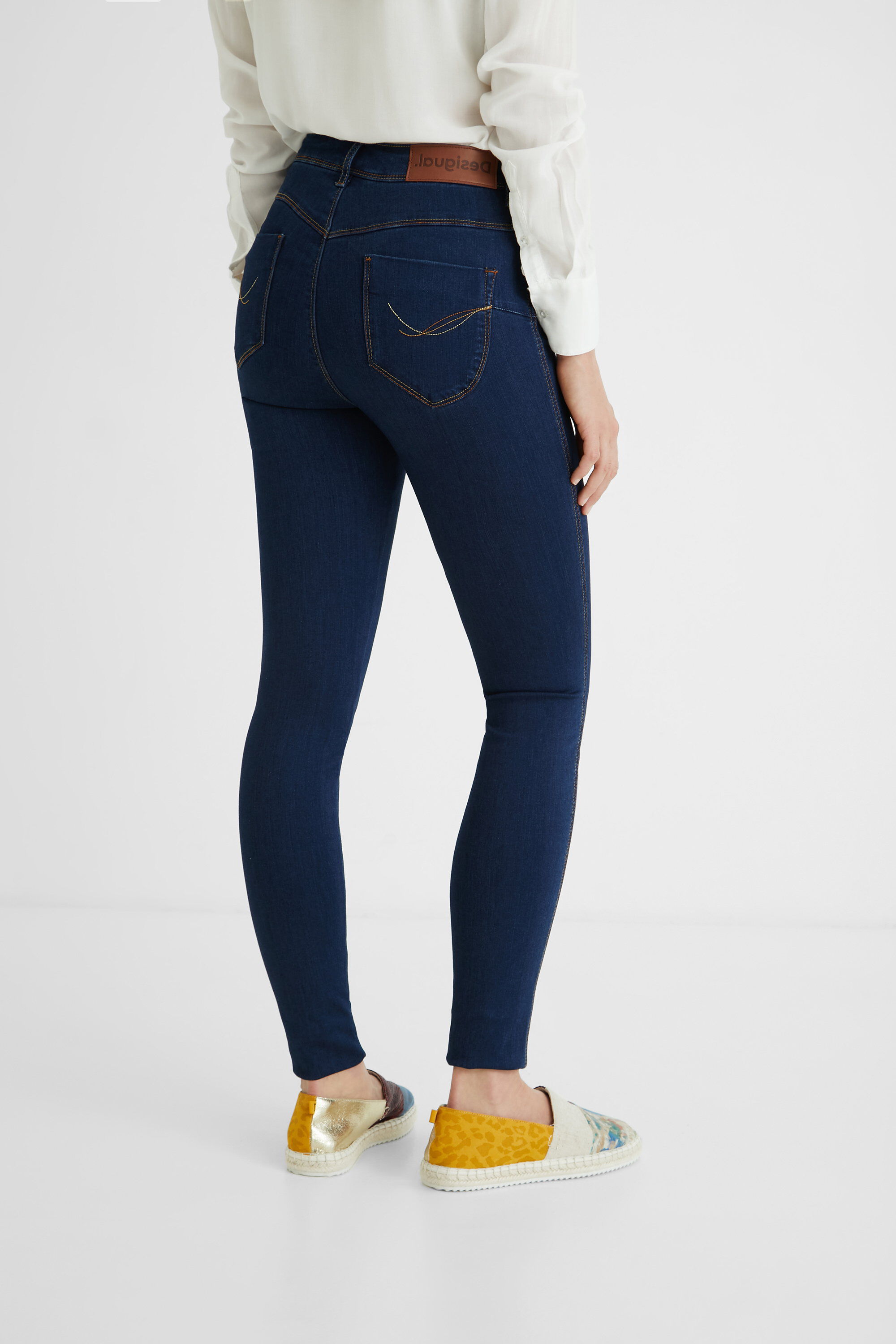 Pantalón vaquero 2nd skin | Desigual.com
