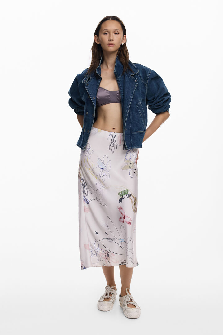 Long skirt with strokes