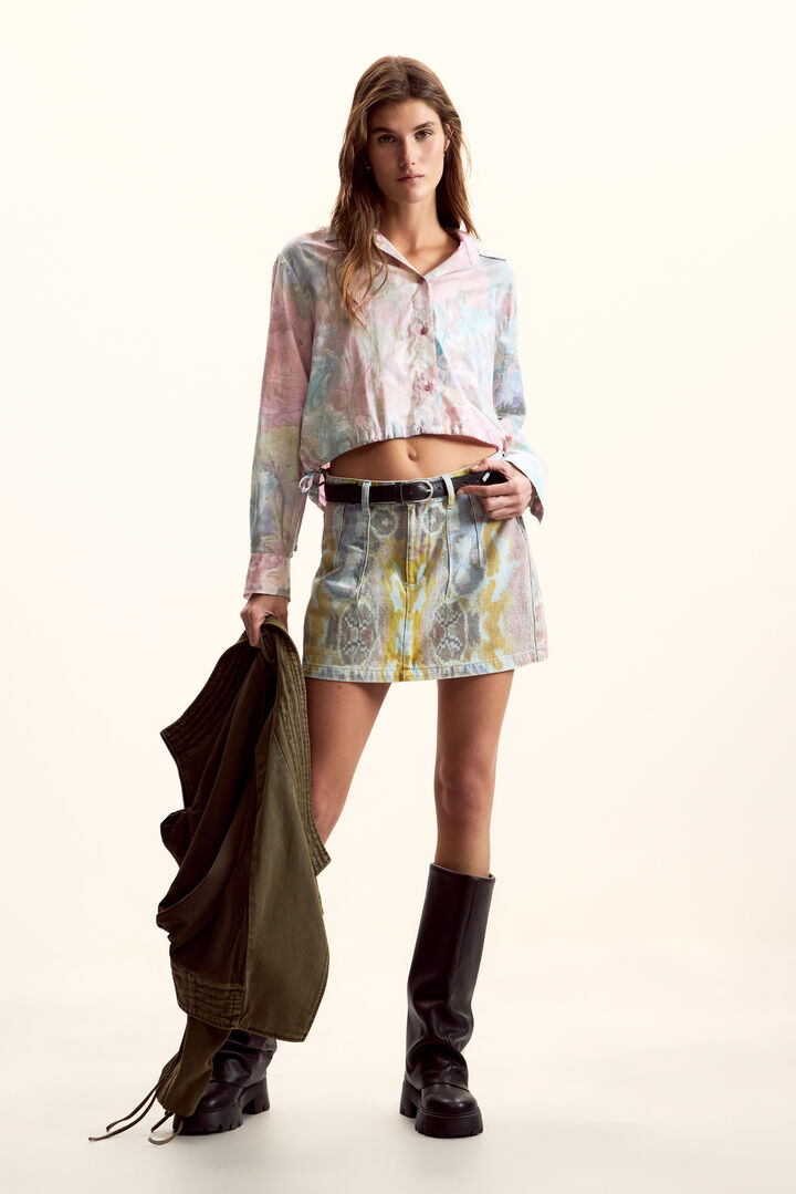 Chemise &agrave; liens con&ccedil;ue par Mr. Christian Lacroix