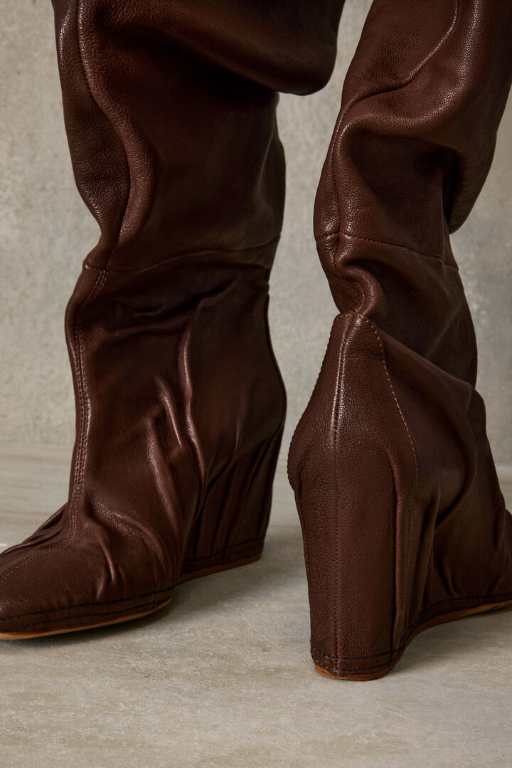 Ruched leather studio boot | Desigual