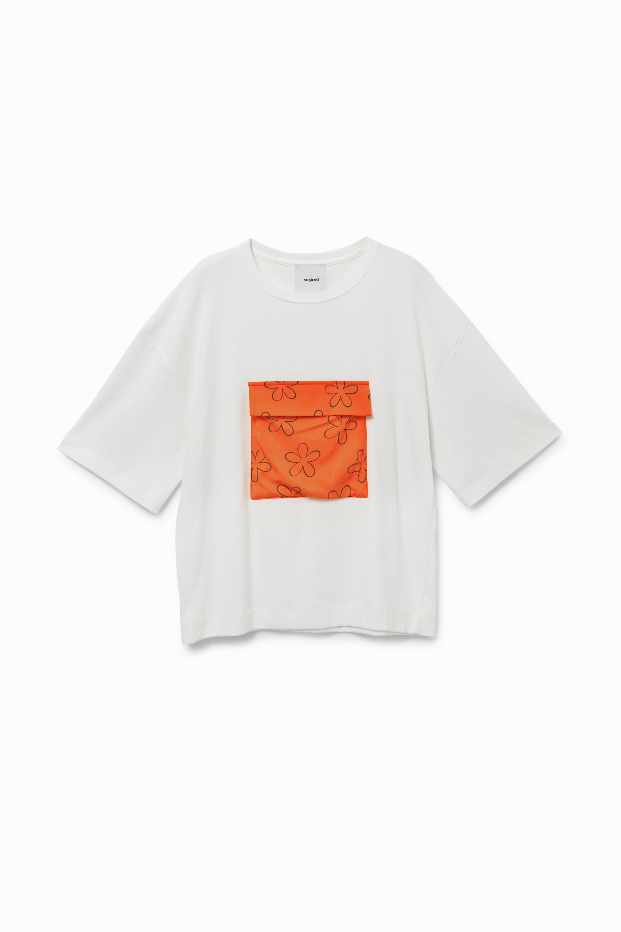 T-shirt pocket flowers