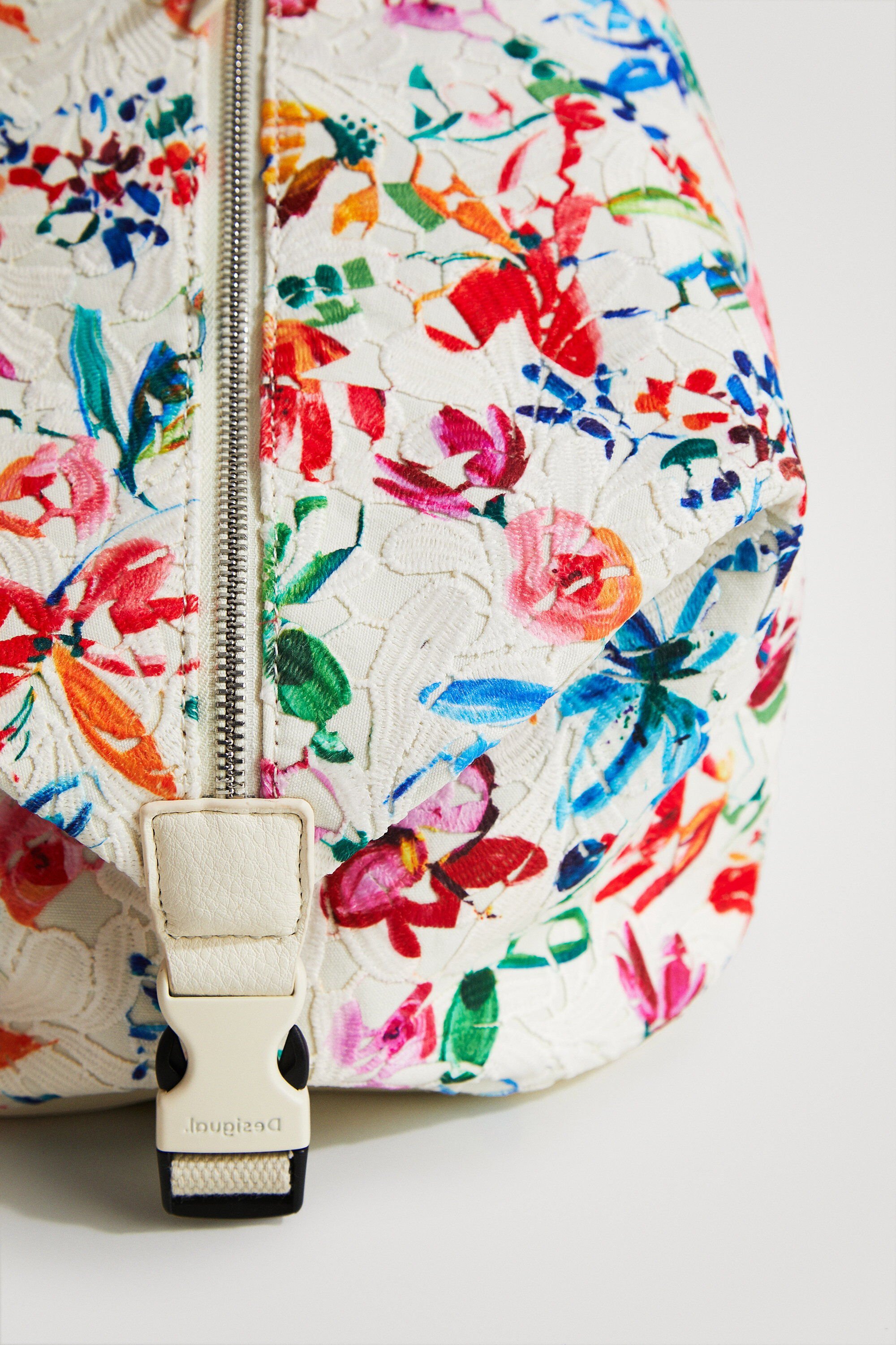 Mochila pequena multiposicion encaje