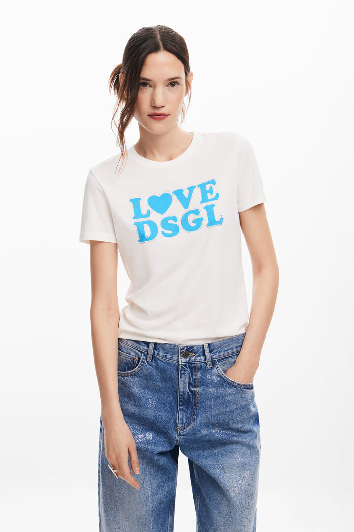 Short-sleeved T-shirt with printed phrase.