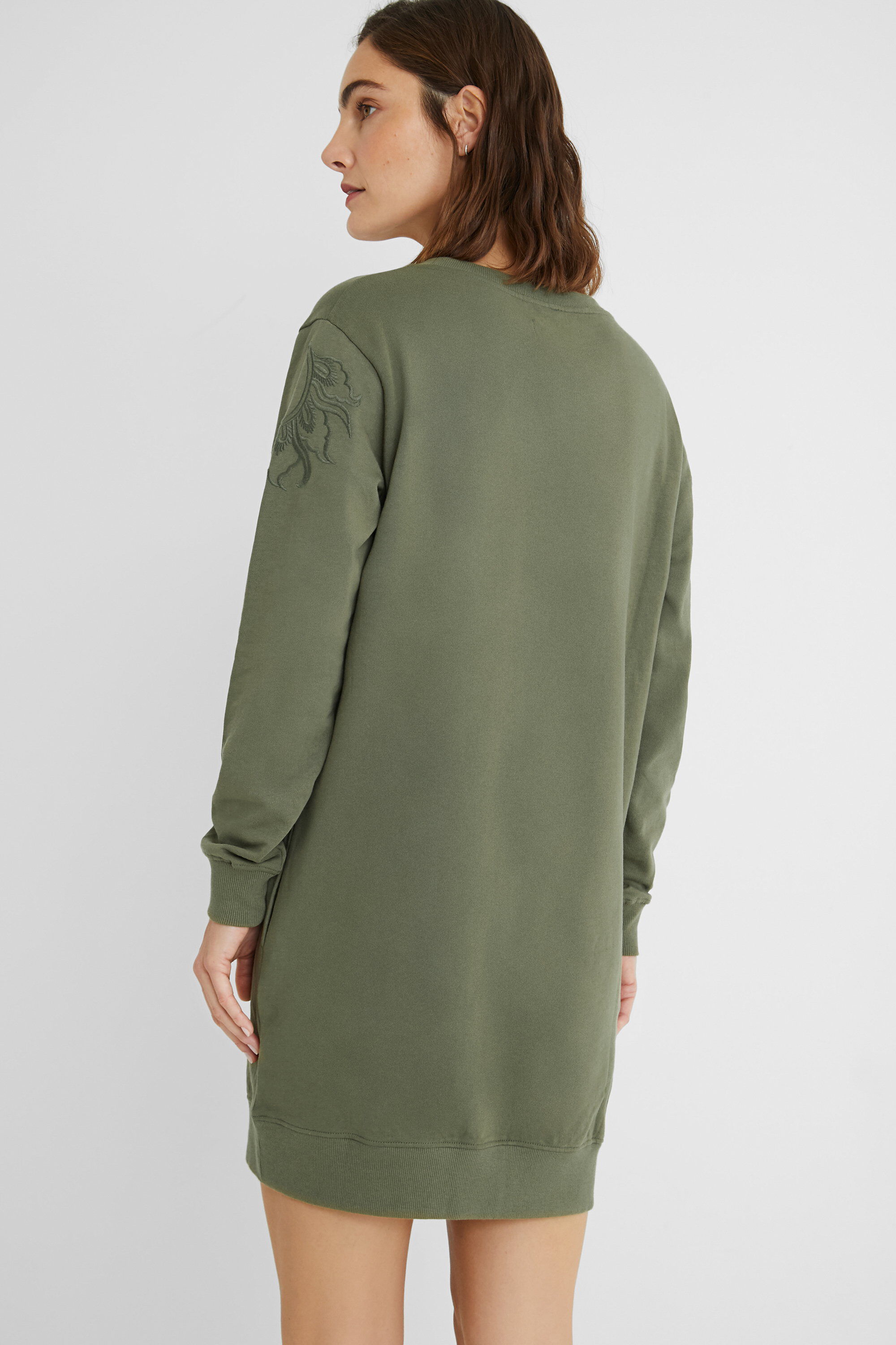 Vestido sudadera bordados
