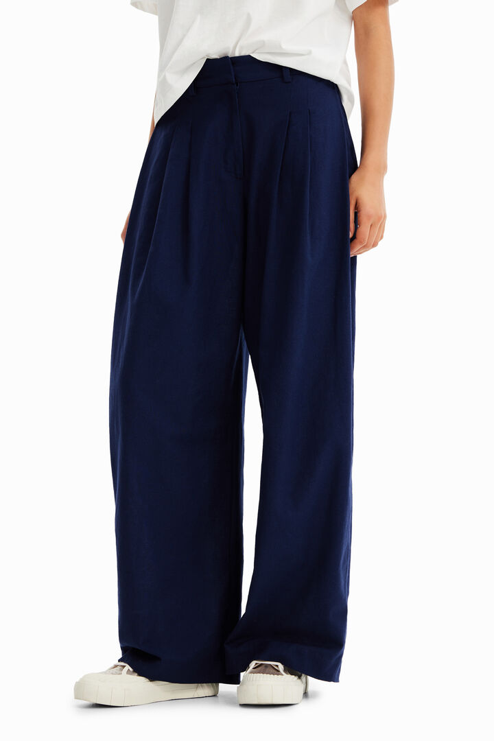Pleated wide-leg trousers