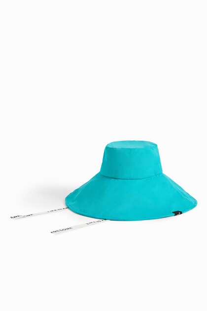 Wide brim hat