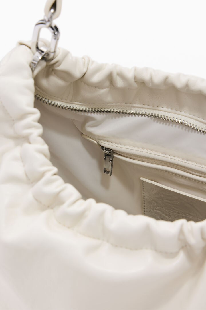 Medium oval bag with charms | Desigual