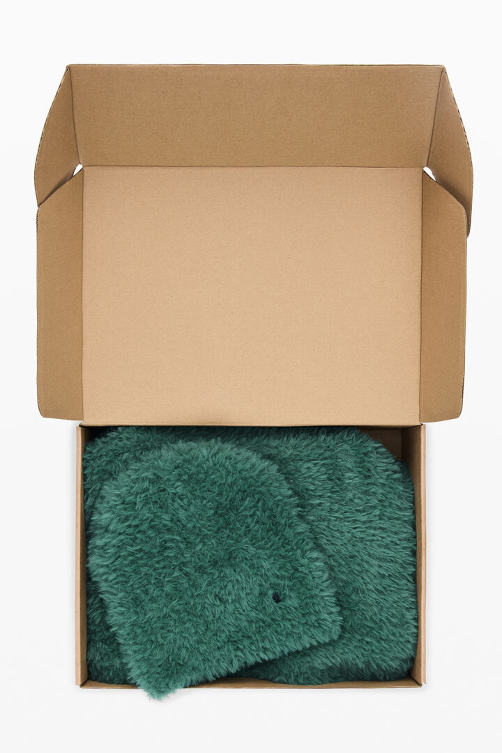 PACK CROP SWEATER AND HAT | Desigual