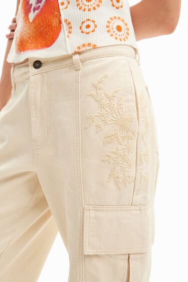 Embroidered cargo trousers | Desigual