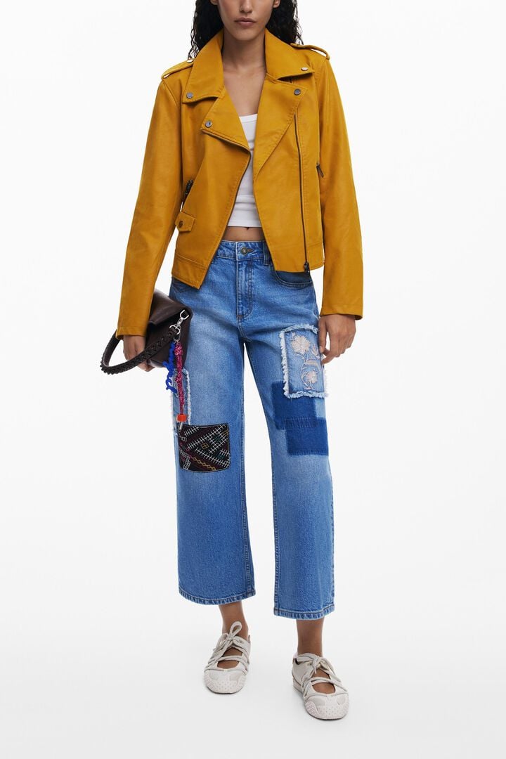 Cropped jeans with patches