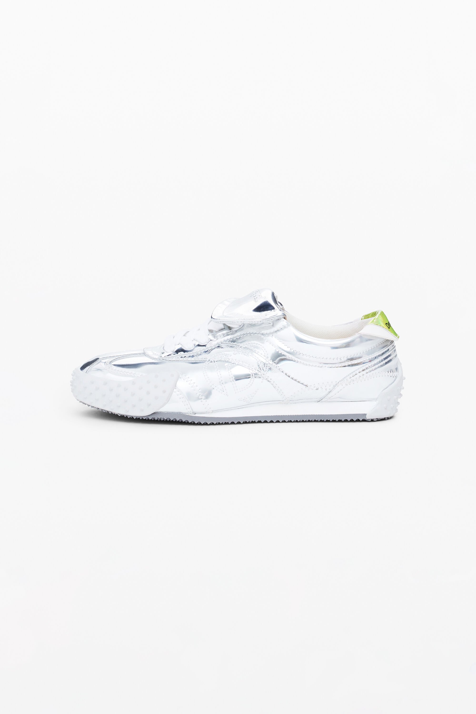 Retro sneaker tongue