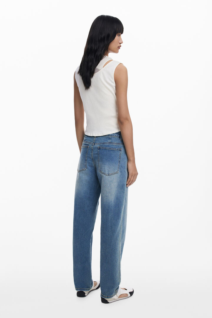 Boyfriend-Jeans mit umgekehrten Taschen | Desigual
