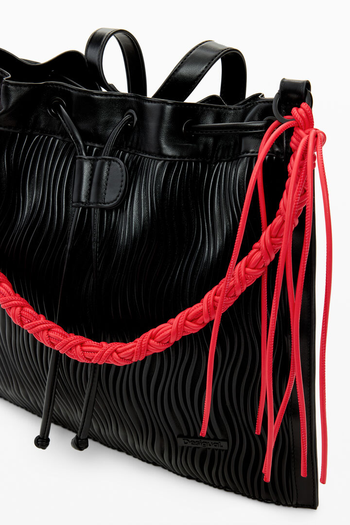 Mochila mediana relieve | Desigual