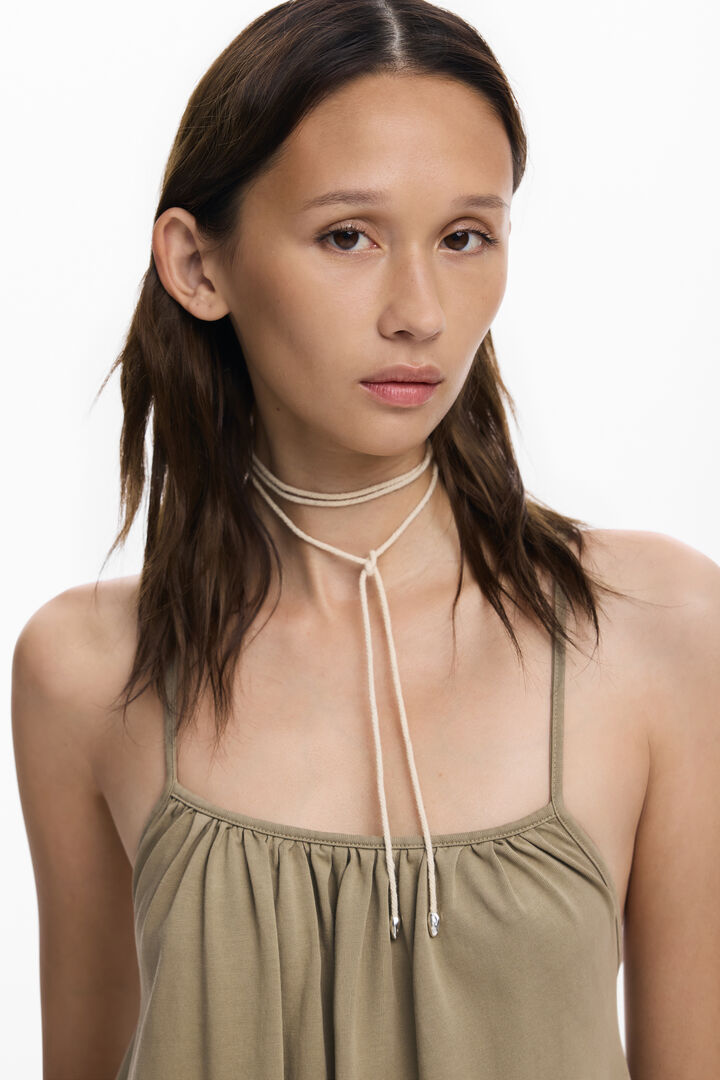 Kleid mit geradem Ausschnitt | Desigual