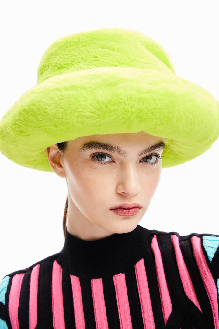 María Escoté plush hat | Desigual