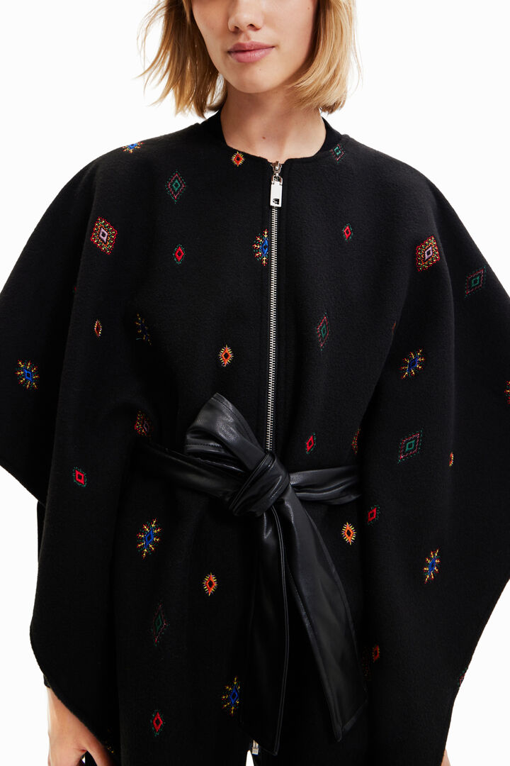 Poncho zipper embroideries | Desigual