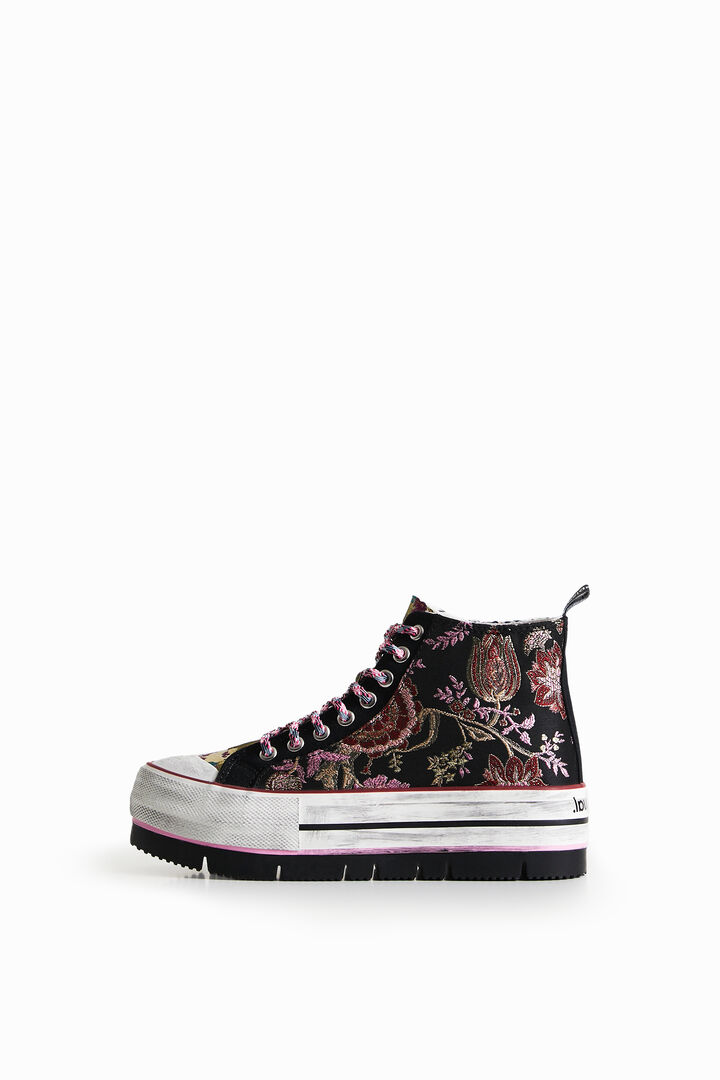 Hoge sneakers met plateauzool en oosterse patch