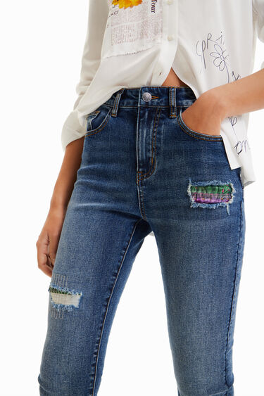 ג'ינס פוש-אפ בגזרת slim עם קרעים | Desigual