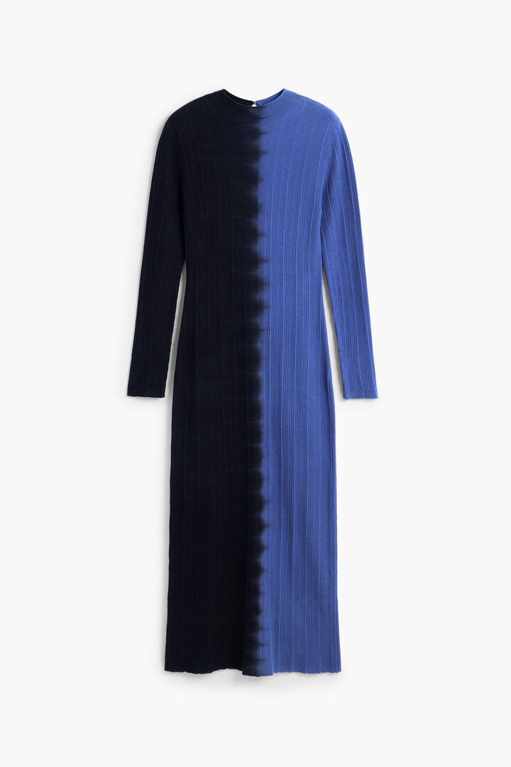 Long-sleeved knit dress