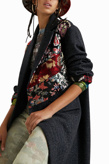 Luźny płaszcz flauszowy z patchworkowym deseniem w kwiaty