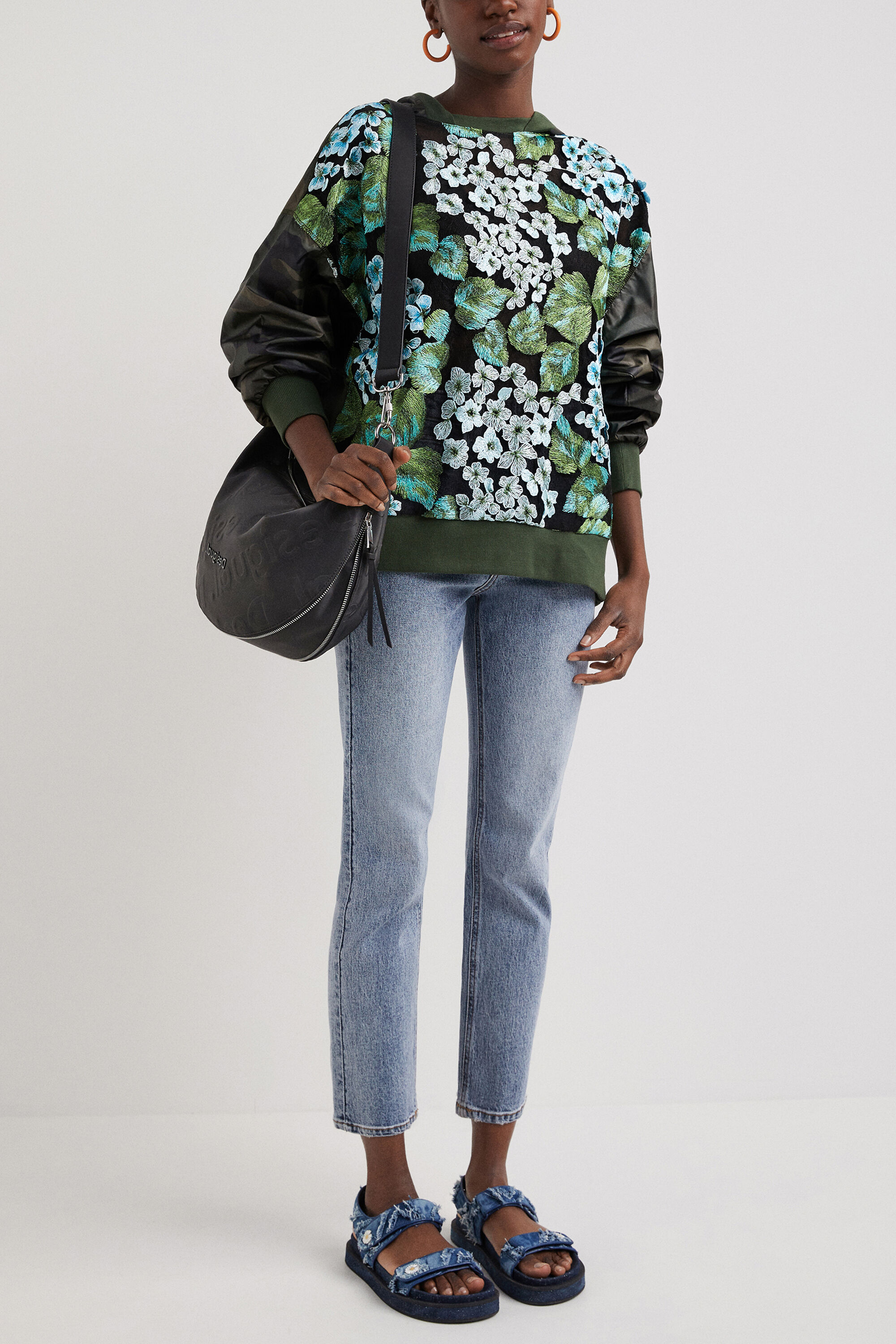 オーバーサイズ 花柄スウェットシャツ