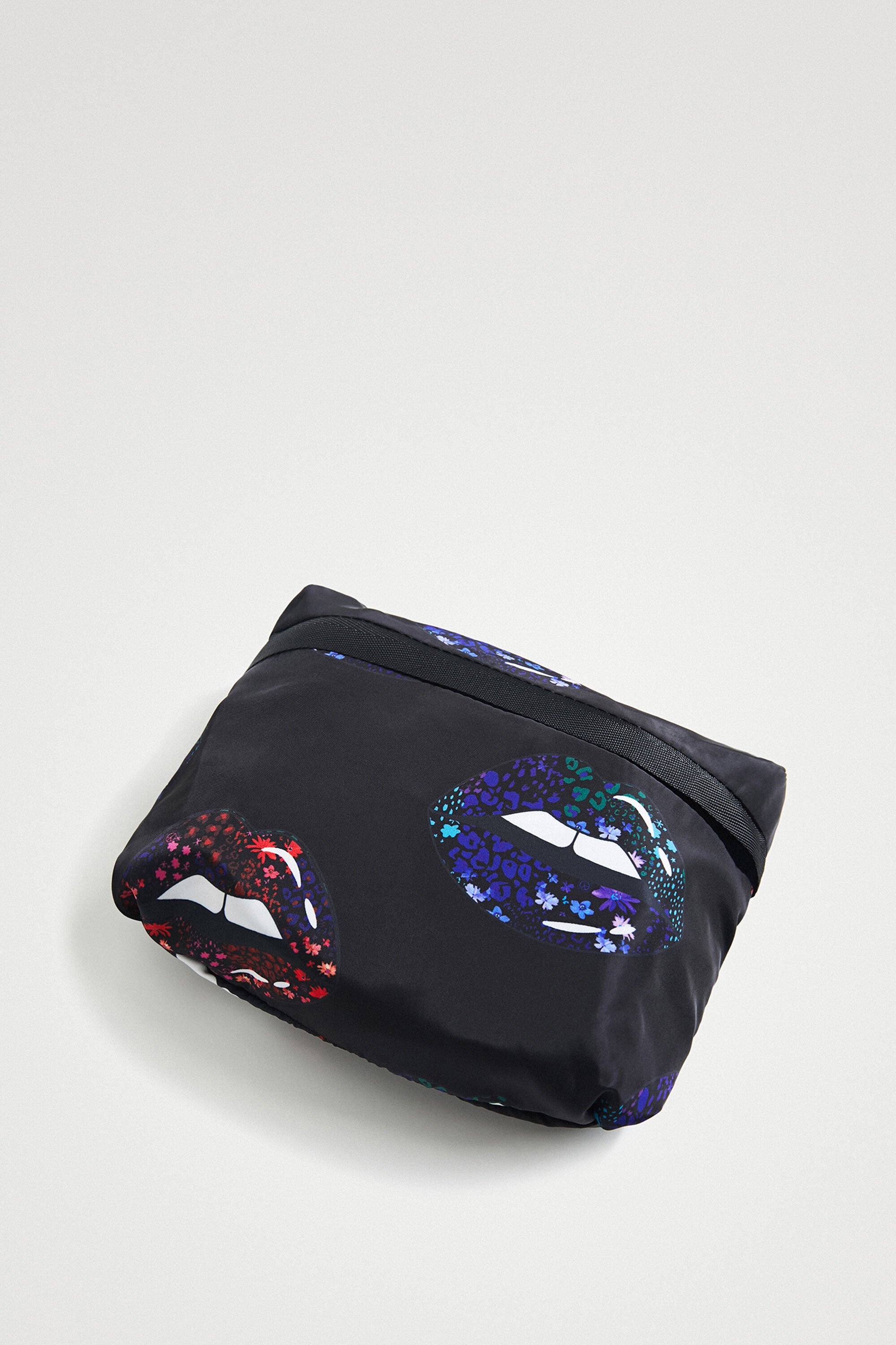 Mochila plegable labios Desigual