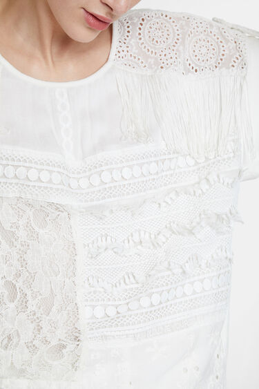 Blouse with patch of crochet and lace | Desigual.com