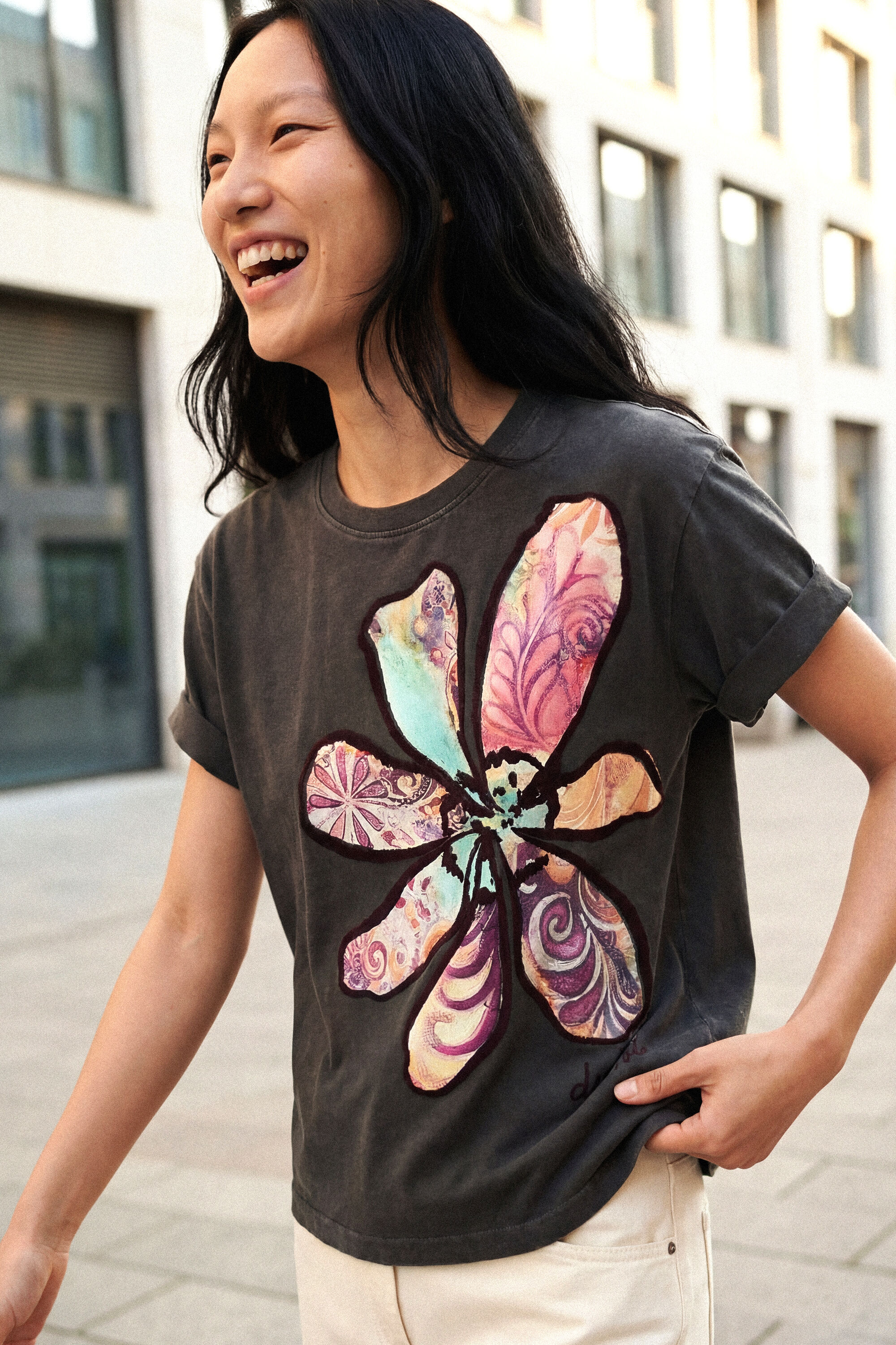 フラワーTシャツ グレー 女性用 I Desigual.com