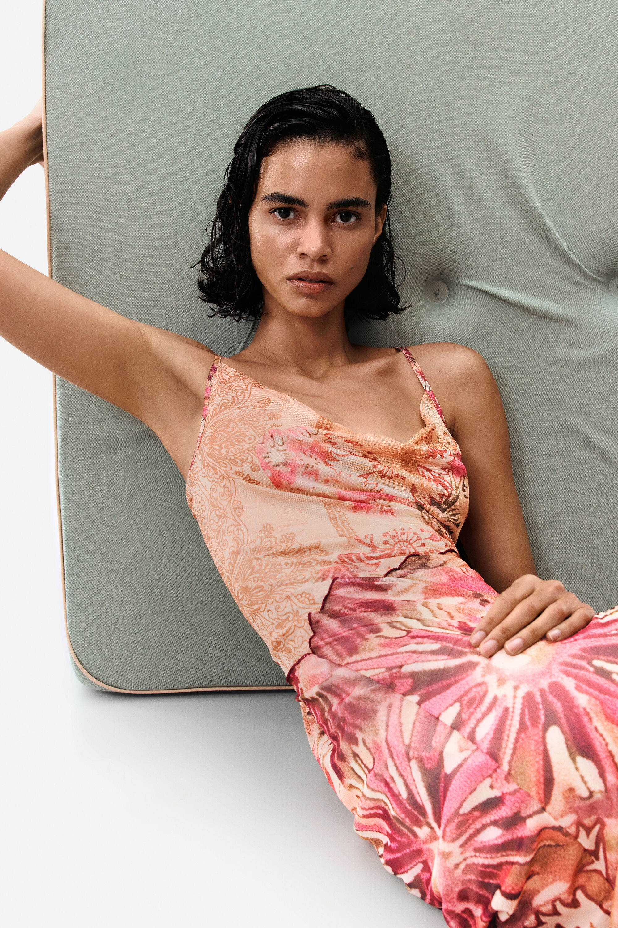 アシンメトリードレス バラ 女性用 I Desigual.com
