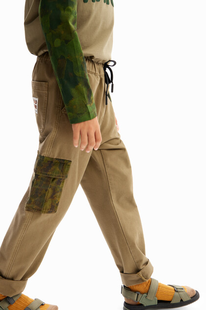 Cargo pocket trousers