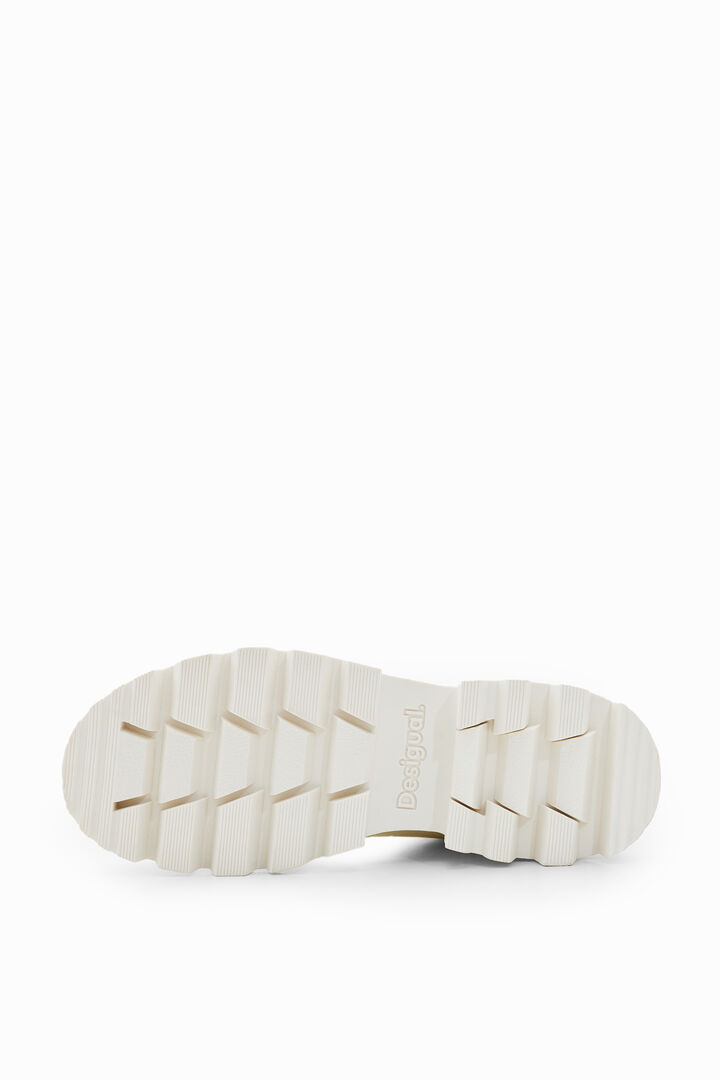 Embroidered track-sole boots | Desigual