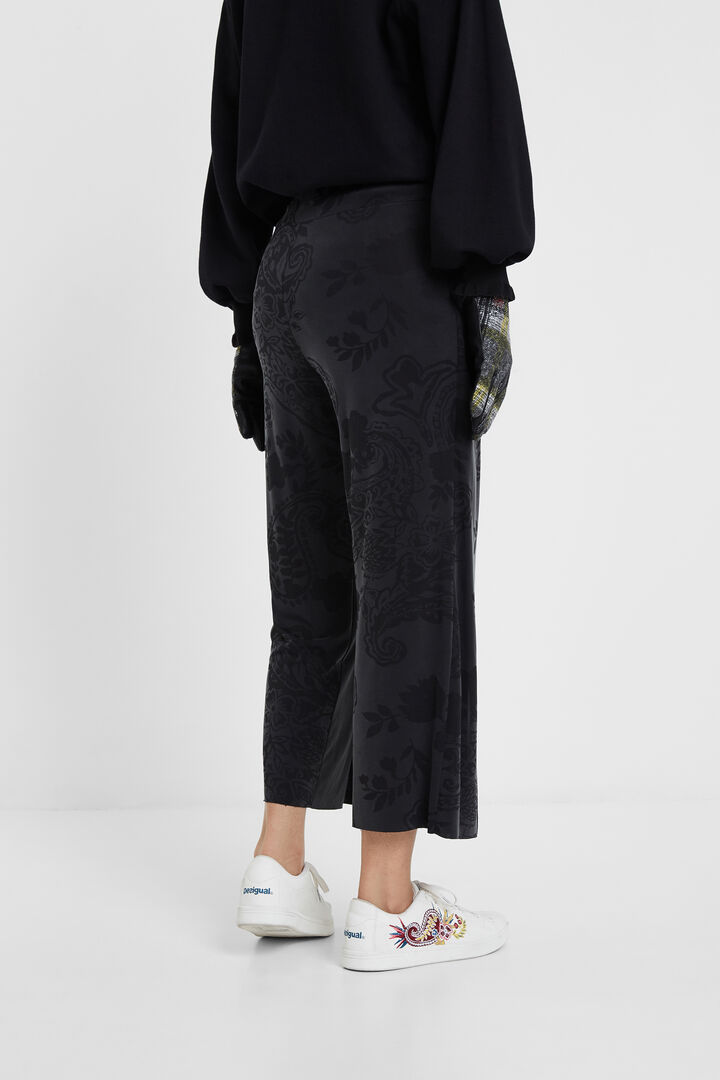 Wide flowing trousers | Desigual