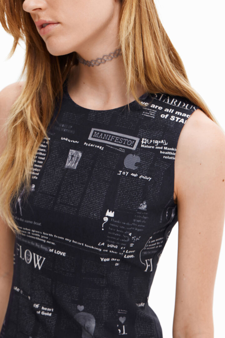 Robe courte ajustée journaux | Desigual