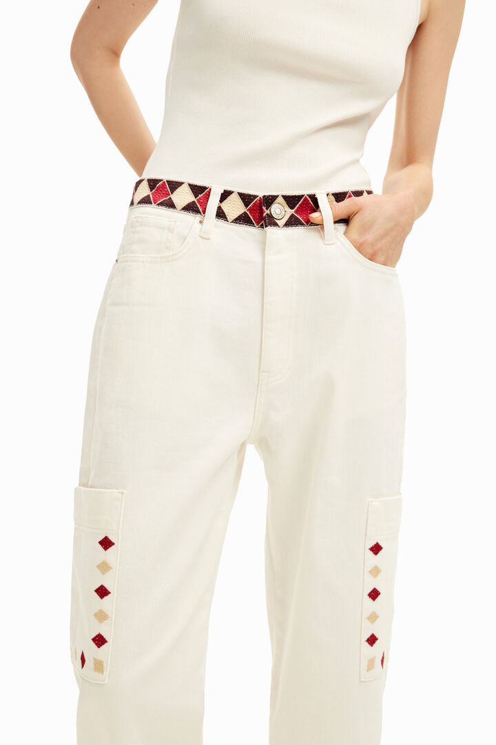Cropped denim pants with diamond-shaped edges. | Desigual