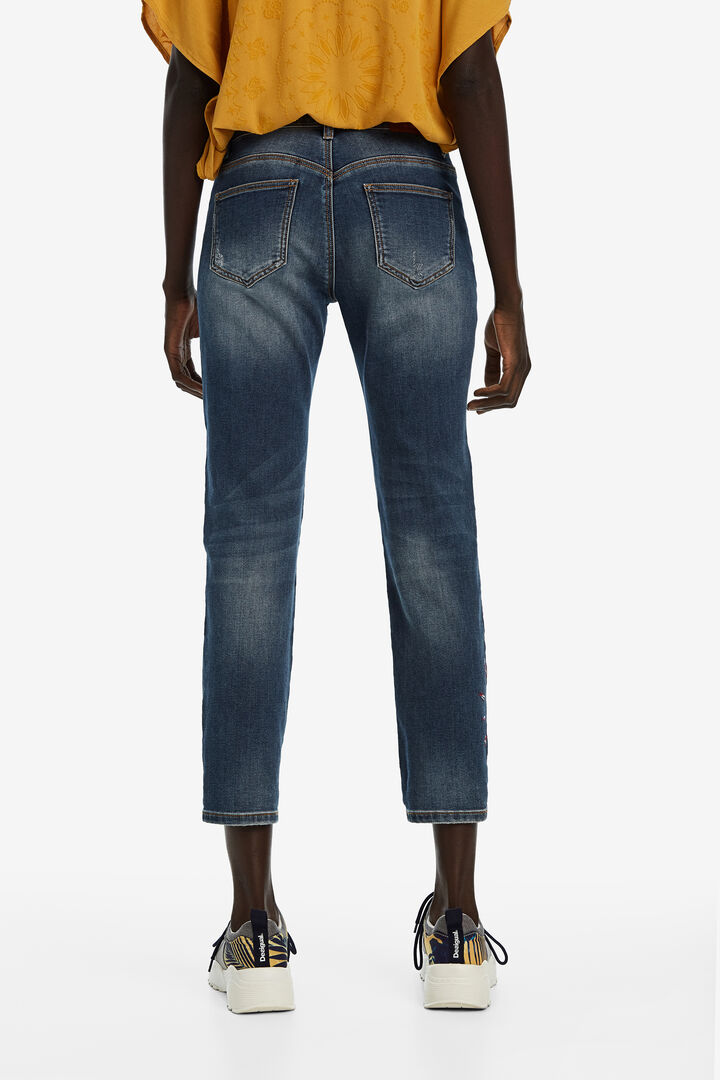 Denim jeans with heart embroidery | Desigual