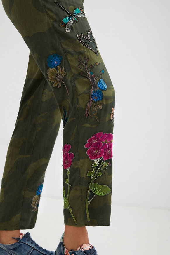 Pantaloni comfort camouflage floreale | Desigual