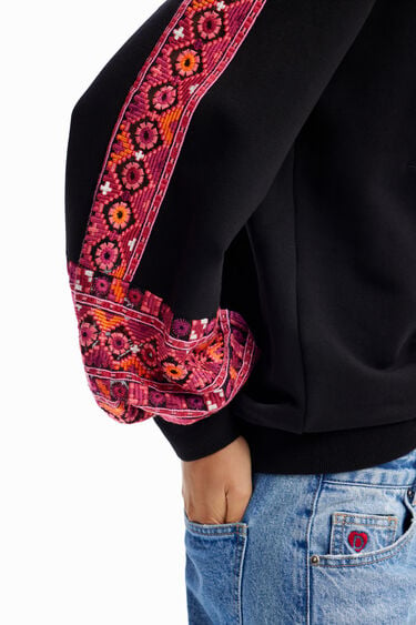 Embroidered balloon sleeve sweatshirt | Desigual
