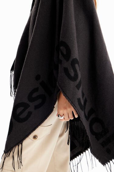 Reversible logo poncho | Desigual