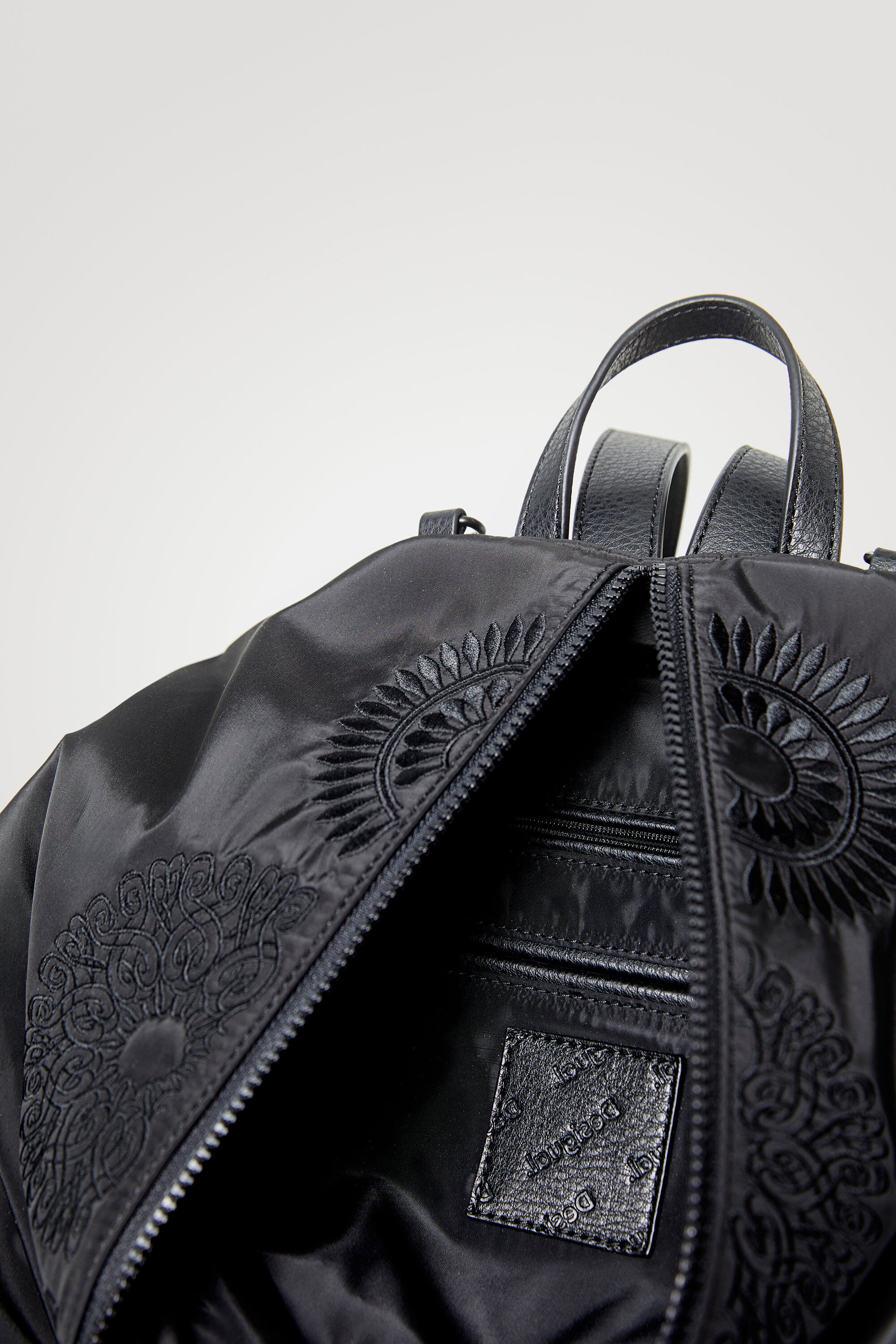 Mochila nylon mandalas | Desigual.com