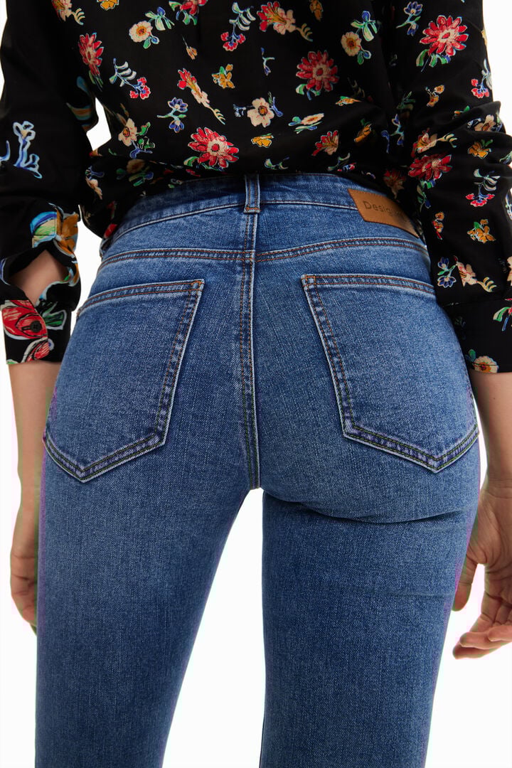 Vaqueros Flare cropped bordado flores | Desigual