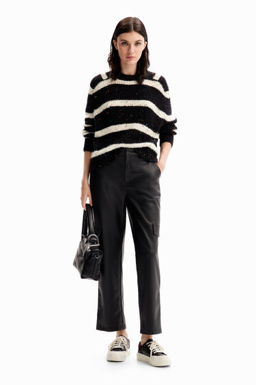 Pantalón cargo efecto piel | Desigual