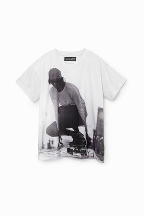 T-shirt met skateboarder