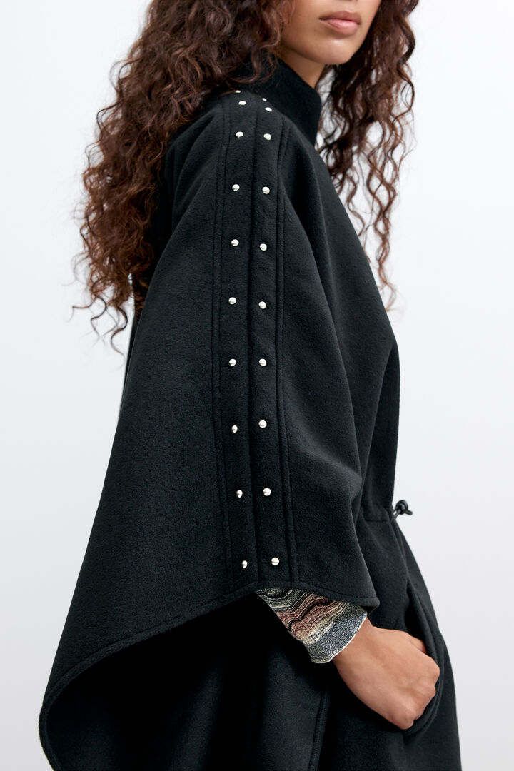 Poncho lace piercing