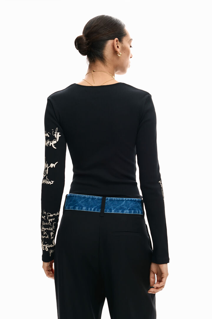 T-shirt with lettering opening | Desigual