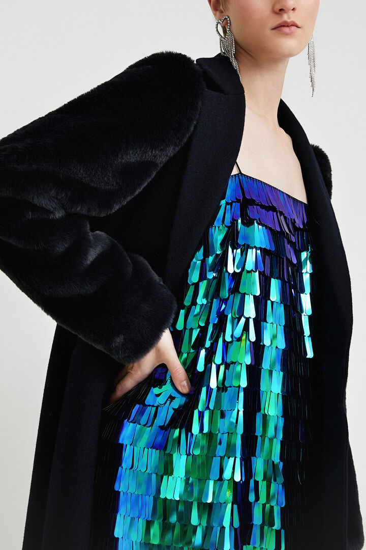 Manteau effet fourrure sur les manches | Desigual