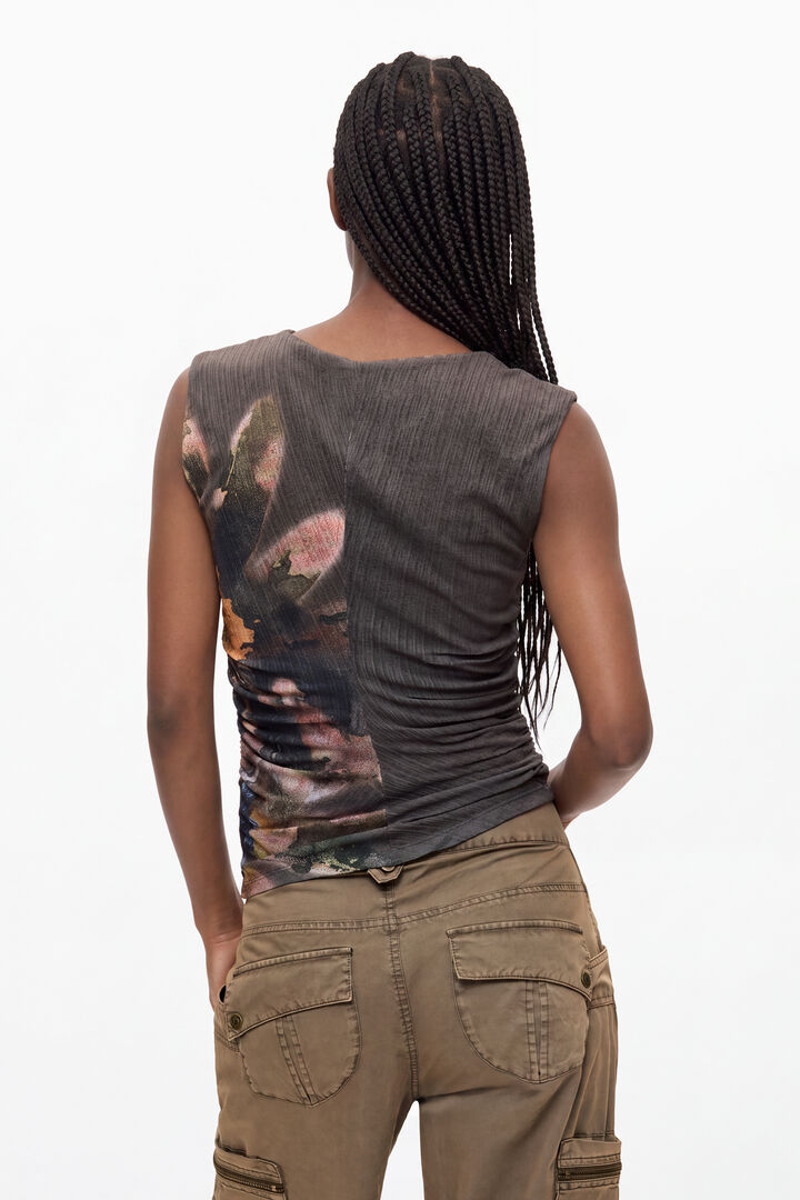 Sleeveless Knit T-shirt