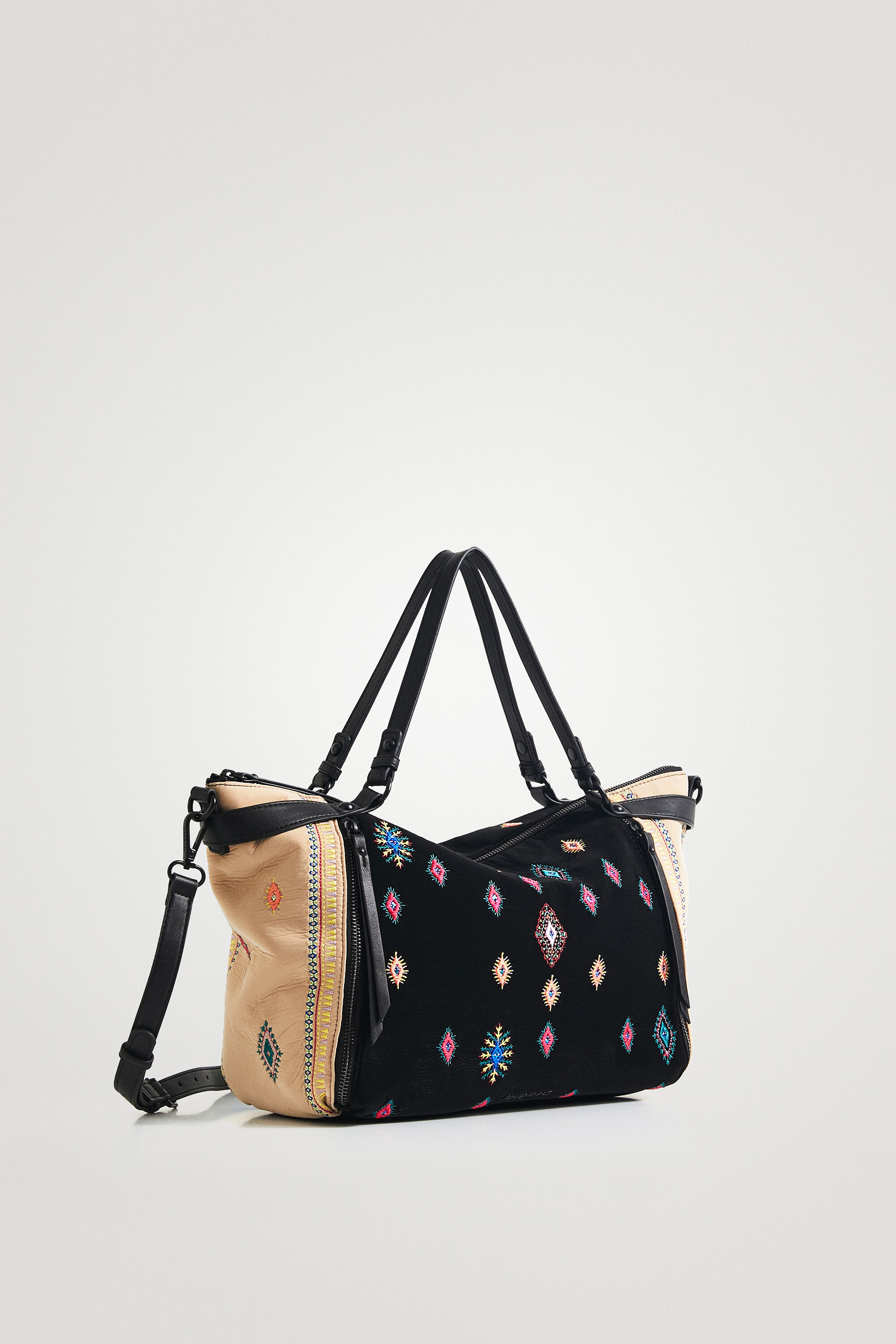 Bolso mano bordados Desigual